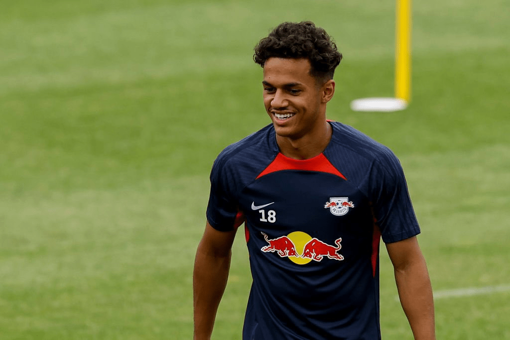 Fabio Carvalho joins Hull on&nbsp;loan