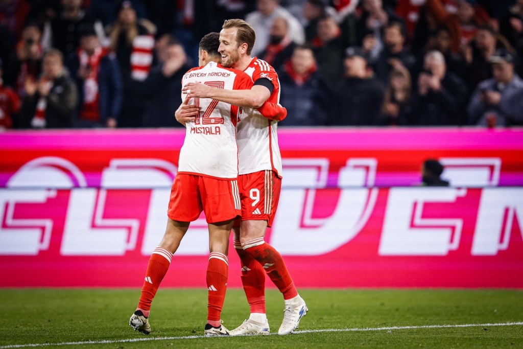 Bayern safely through to&nbsp;quarter-finals