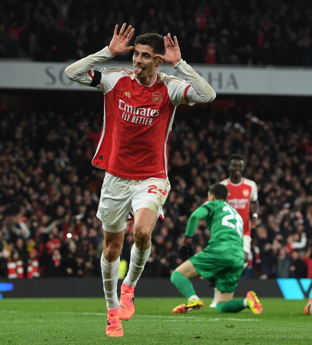 Arsenal hit Chelsea for five, to keep title hopes on&nbsp;track