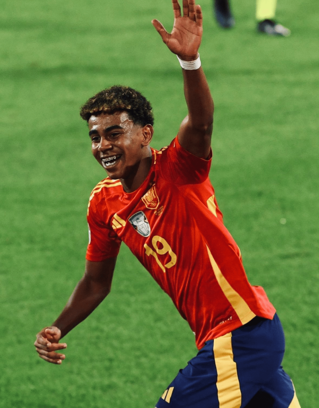 Spain overcome France in first&nbsp;semi-final