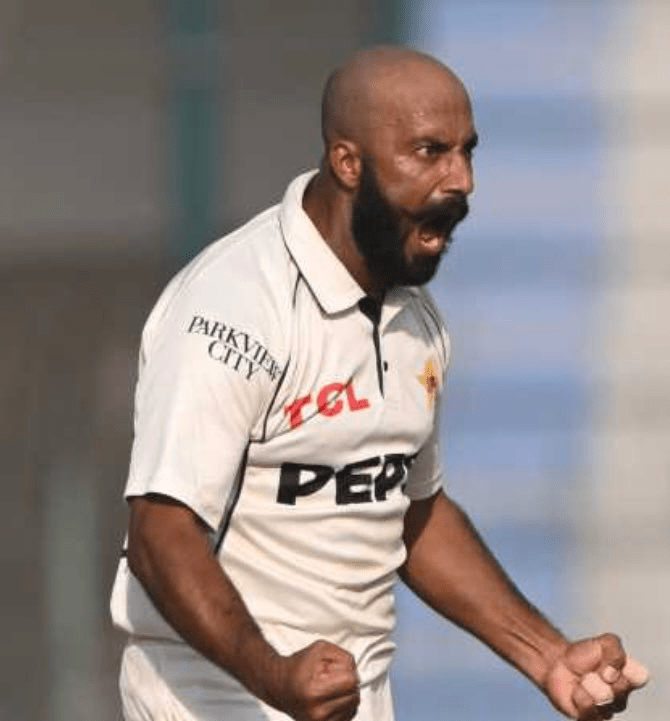 Pakistan on top after Sajid Khan&nbsp;burst