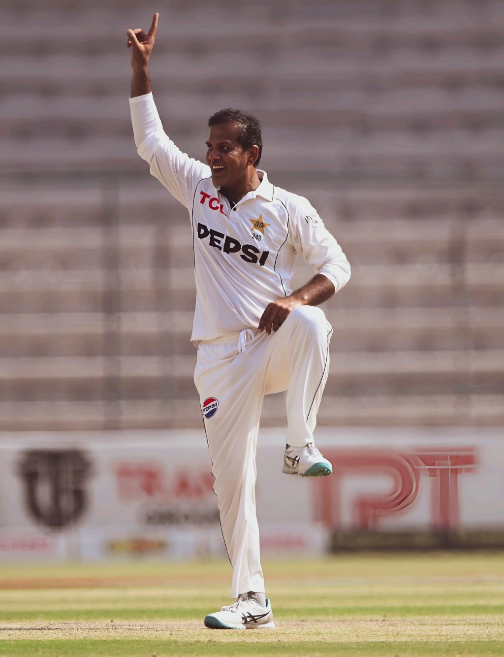 Pakistan secure impressive win in first test against&nbsp;England