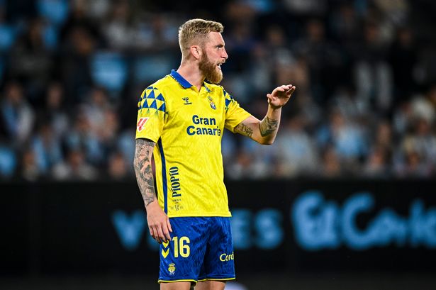 Ex-Sheffield United striker signs for Hull City on a three-year&nbsp;deal