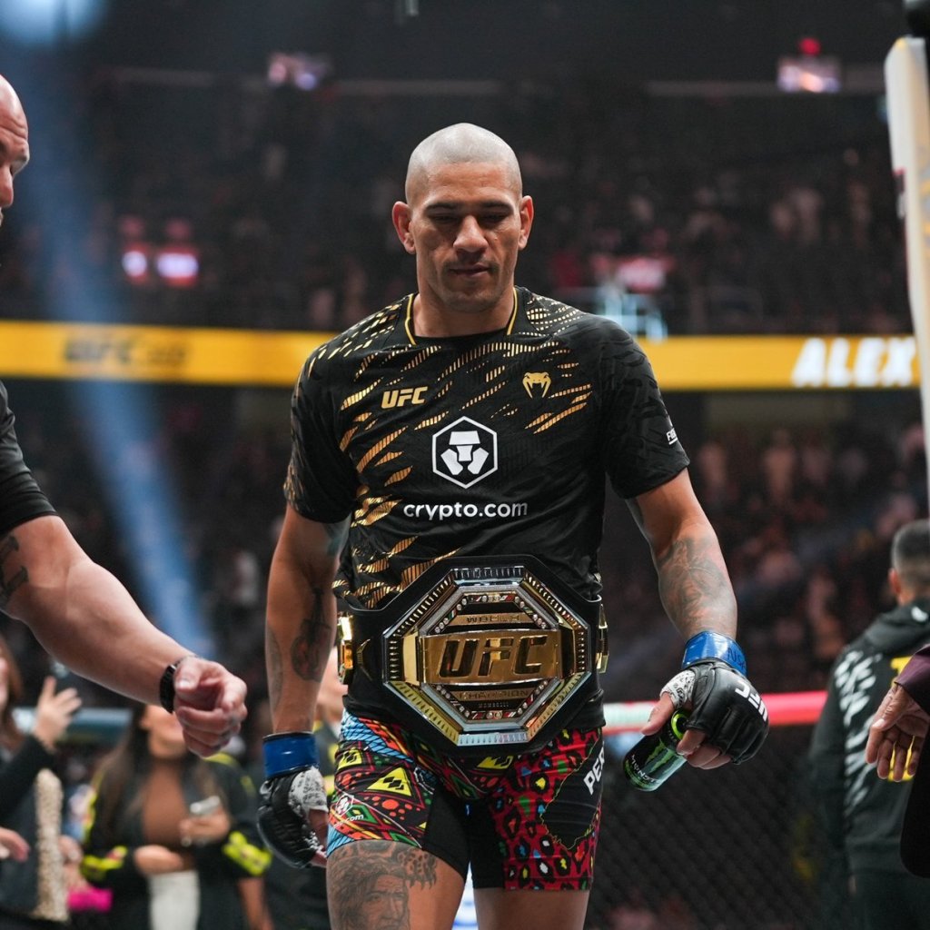 Pereira becomes champion once again in thrilling main&nbsp;card