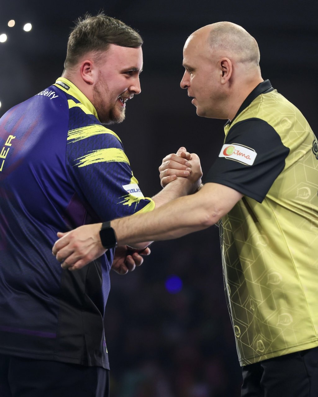 Who has progressed in the Darts World Championship so&nbsp;far